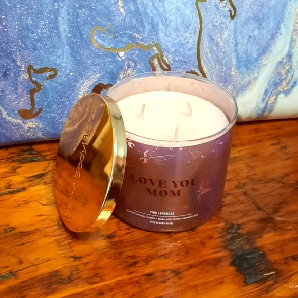 3 Wick Pink Lemonade Candle. NWT Limited Edition.(Discontinued) - Picture 1 of 2